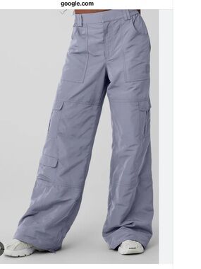 ALO Yoga High-Waist Ski-Moto Puffer Pant in Fog Grey-Blue